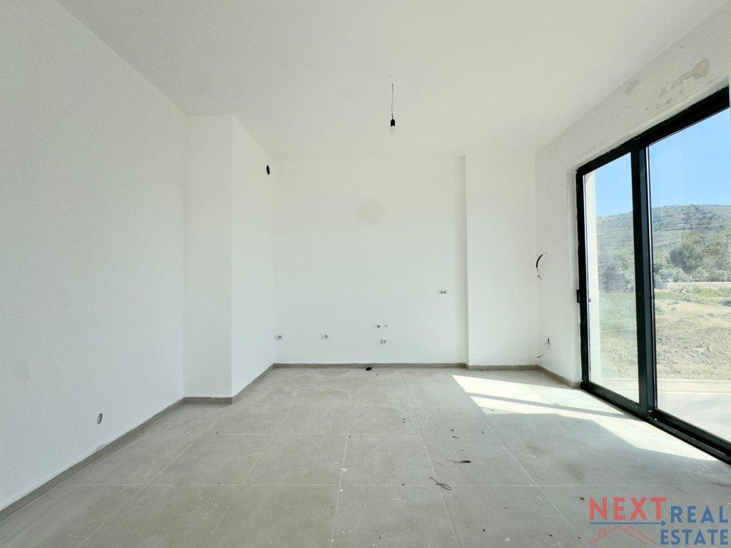 Resort-Style Apartment on Albania's Coast — photograph 4
