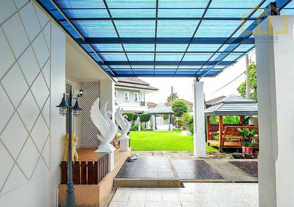 Lakeside House in Mueang Phuket — photograph 3
