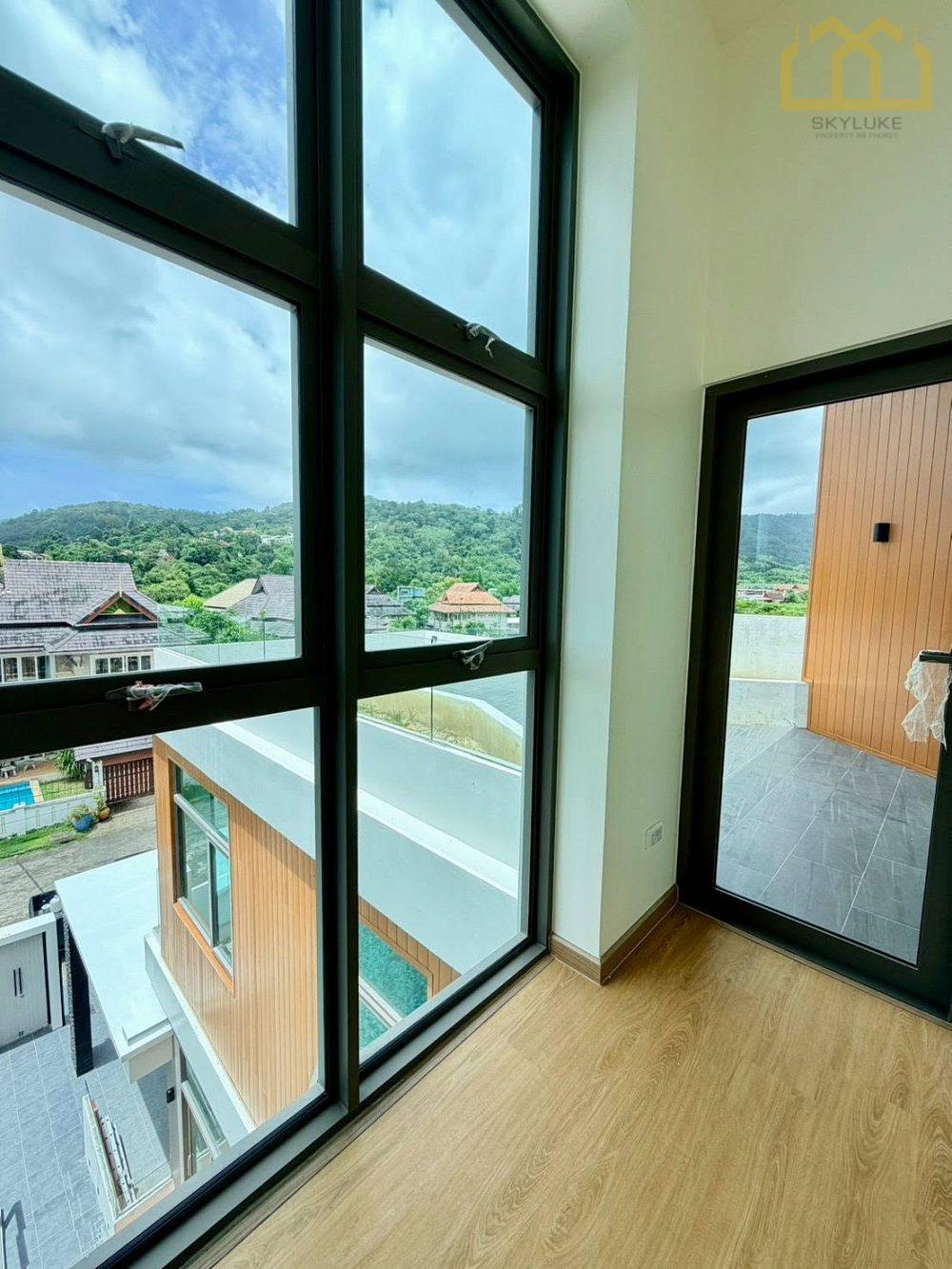 4-Bedroom Villa in Chalong — photograph 3
