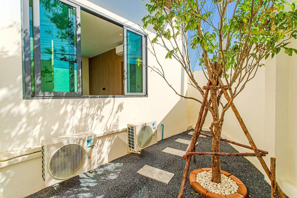 Modern Pool Villa in Thalang — photograph 4