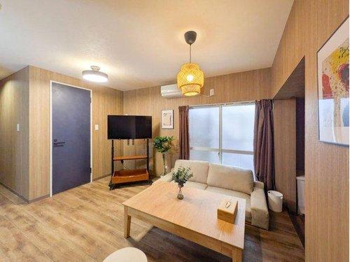 Compact One-Bedroom Home in Tokyo — photograph 2