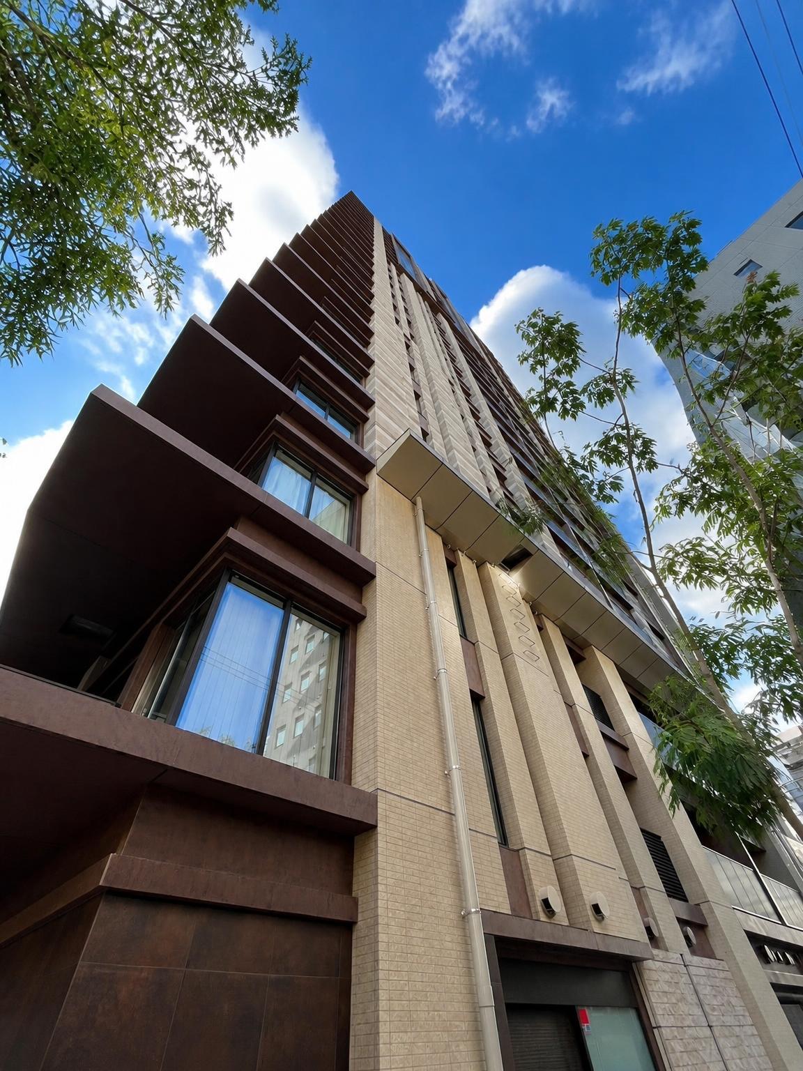 Hotel-Style Corner Residence in Fukuoka — photograph 2