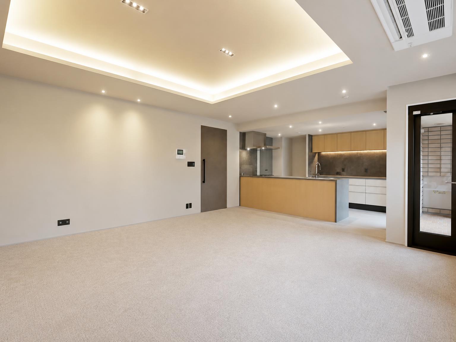Polished Apartment in Tokyo — photograph 2