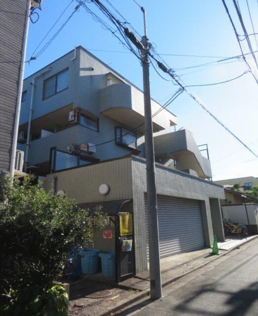 Apartment Building in Nerima-ku, Tokyo — photograph 2