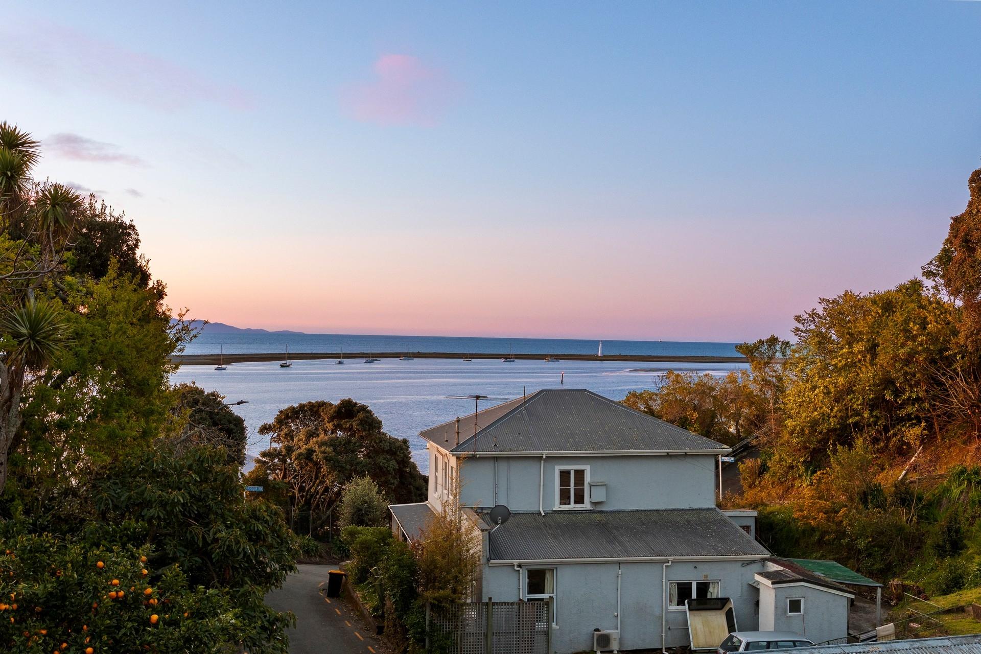 18 Poynters Crescent — photograph 3