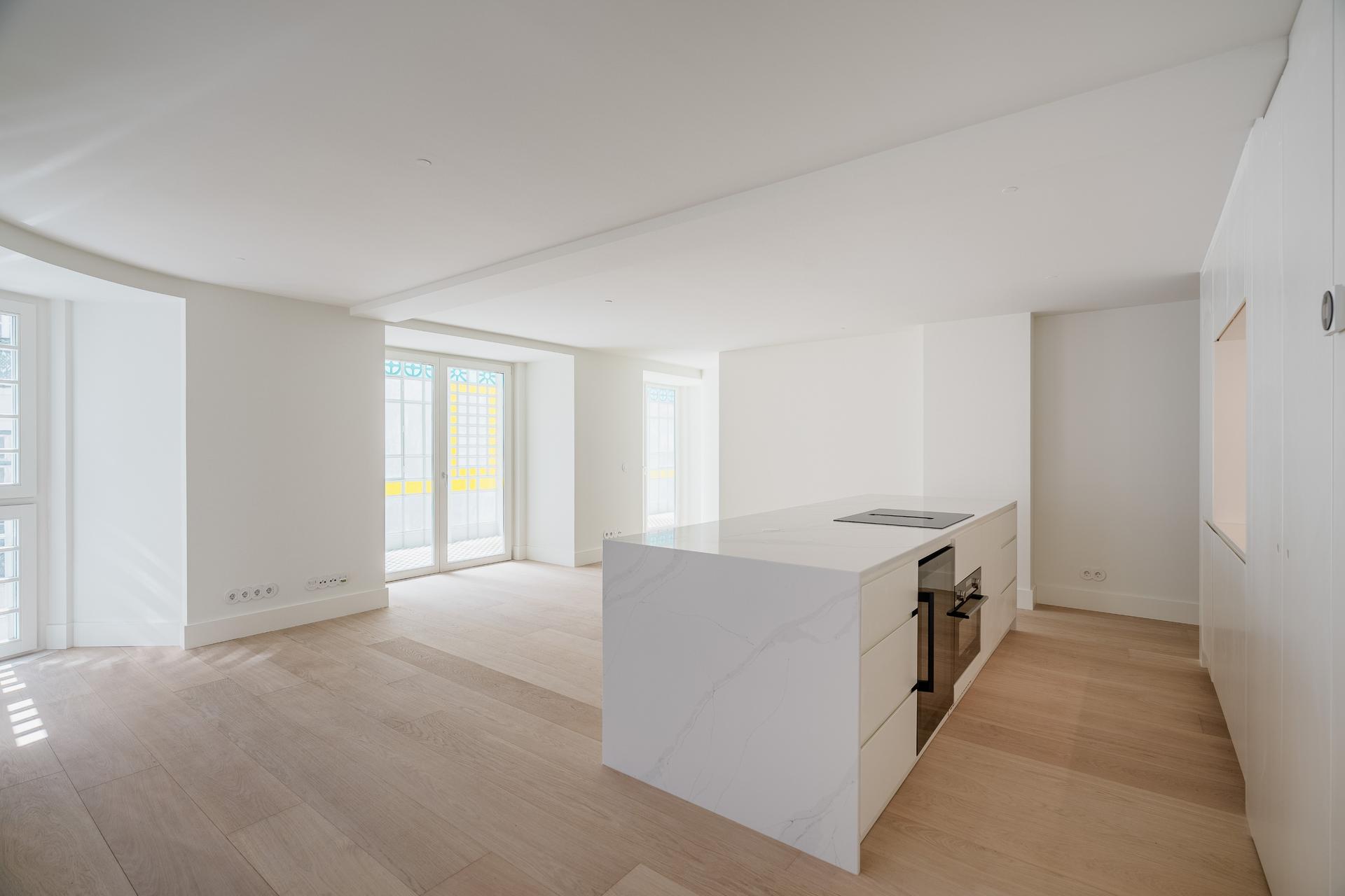 2-Bedroom Apartment with Garden in Lisboa — photograph 5