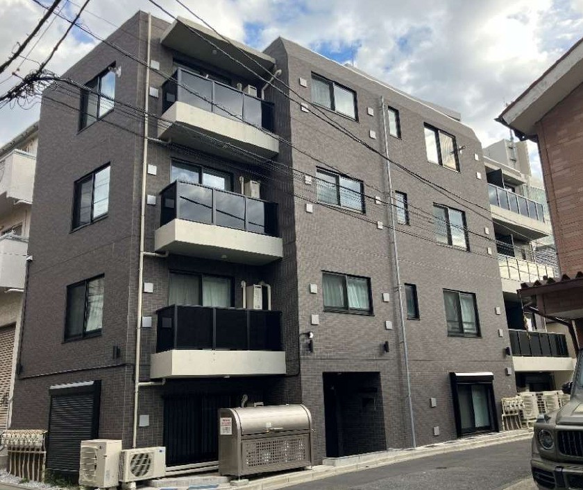Apartment Building in Shinagawa-ku, Tokyo
